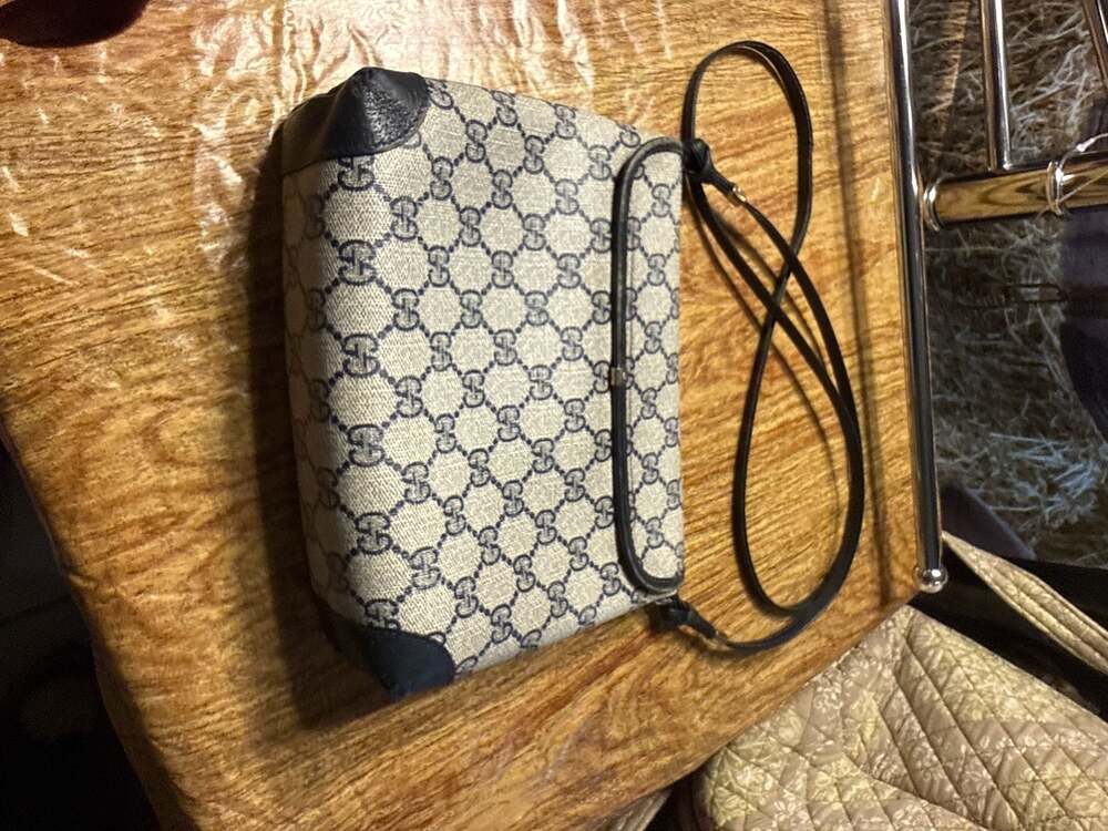 Vintage Gucci GG Supreme Monogram Canvas Messenger Crossbody Bag - Picture 2 of 7